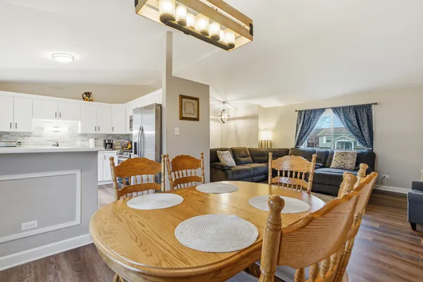 $385,000 | 7654 West Moorefield Drive, Frankfort, IL 60423
