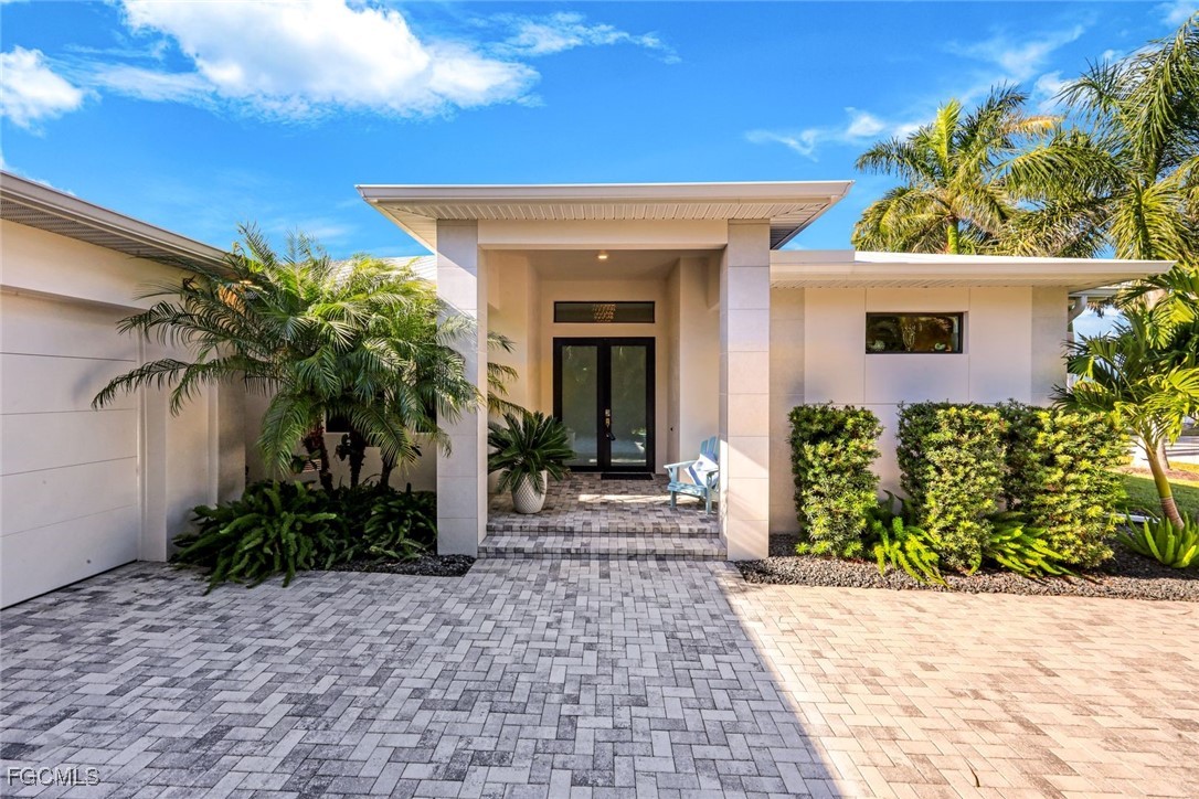 2906 Southwest 29th Terrace Cape Coral, FL 33914 - Photo 5 of 49 a potted plant in front of a house