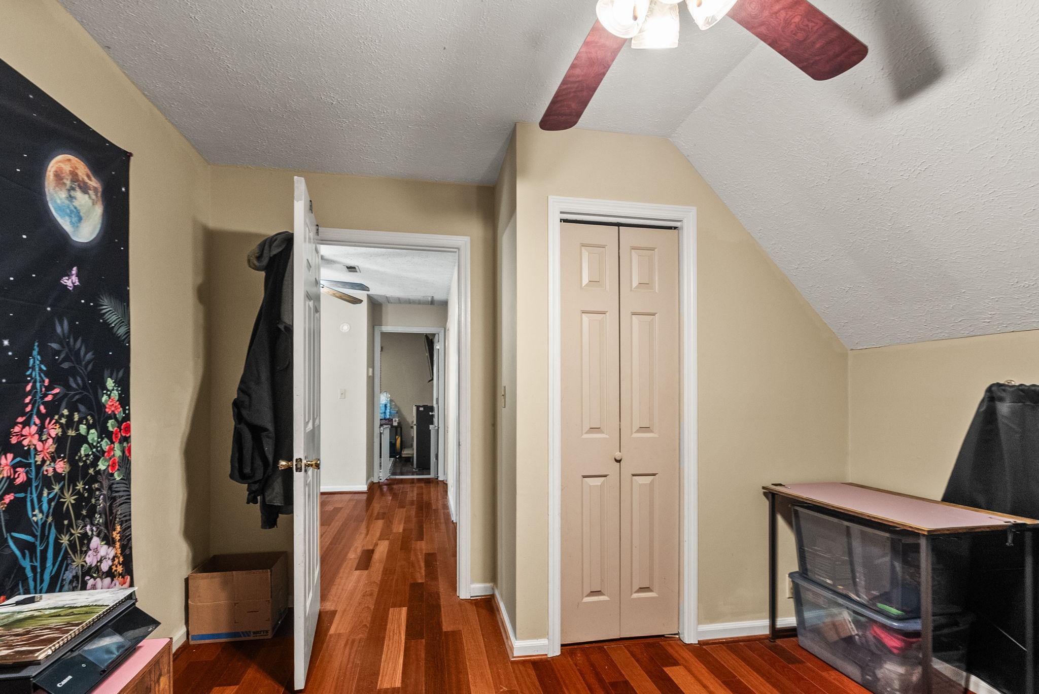 674 Lakeside Drive Springfield, TN 37172 - Photo 31 of 44 a view of entryway with furniture and wooden floor