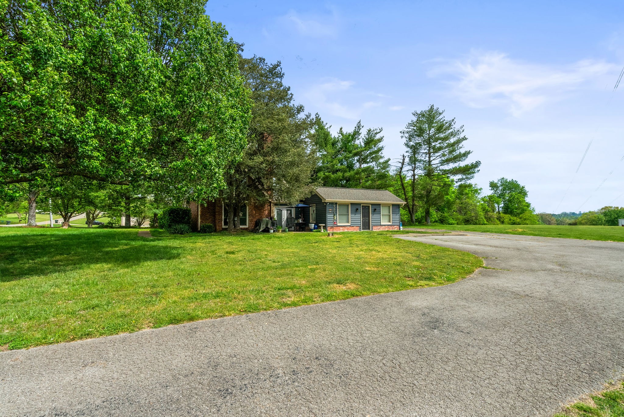 674 Lakeside Drive Springfield, TN 37172 - Photo 36 of 44 a front view of a house with garden