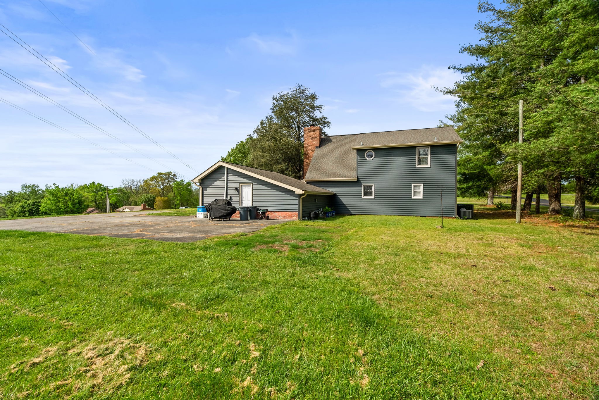 674 Lakeside Drive Springfield, TN 37172 - Photo 39 of 44 a front view of a house with a yard