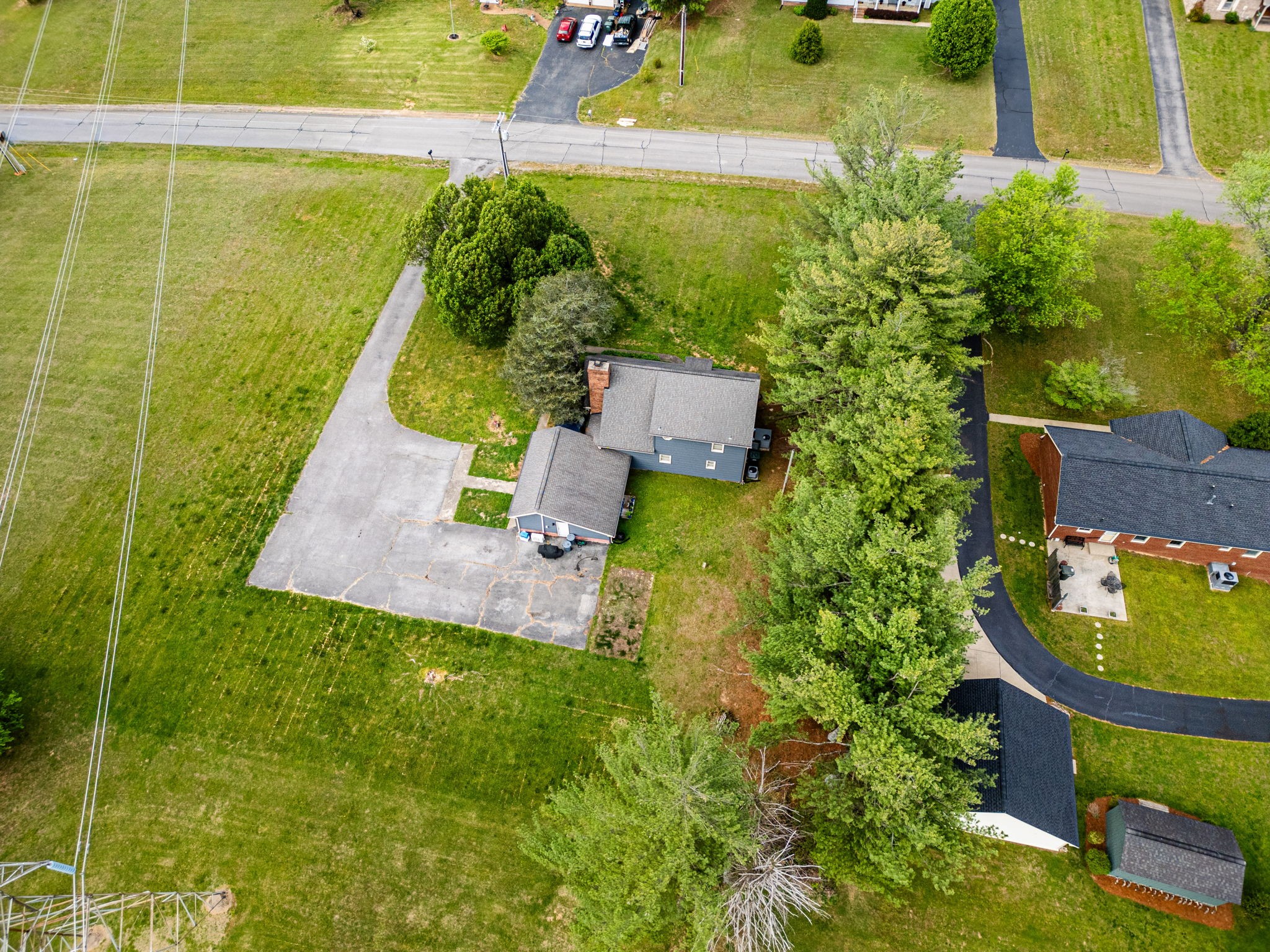 674 Lakeside Drive Springfield, TN 37172 - Photo 40 of 44 an aerial view of a house with a yard basket ball court and outdoor seating