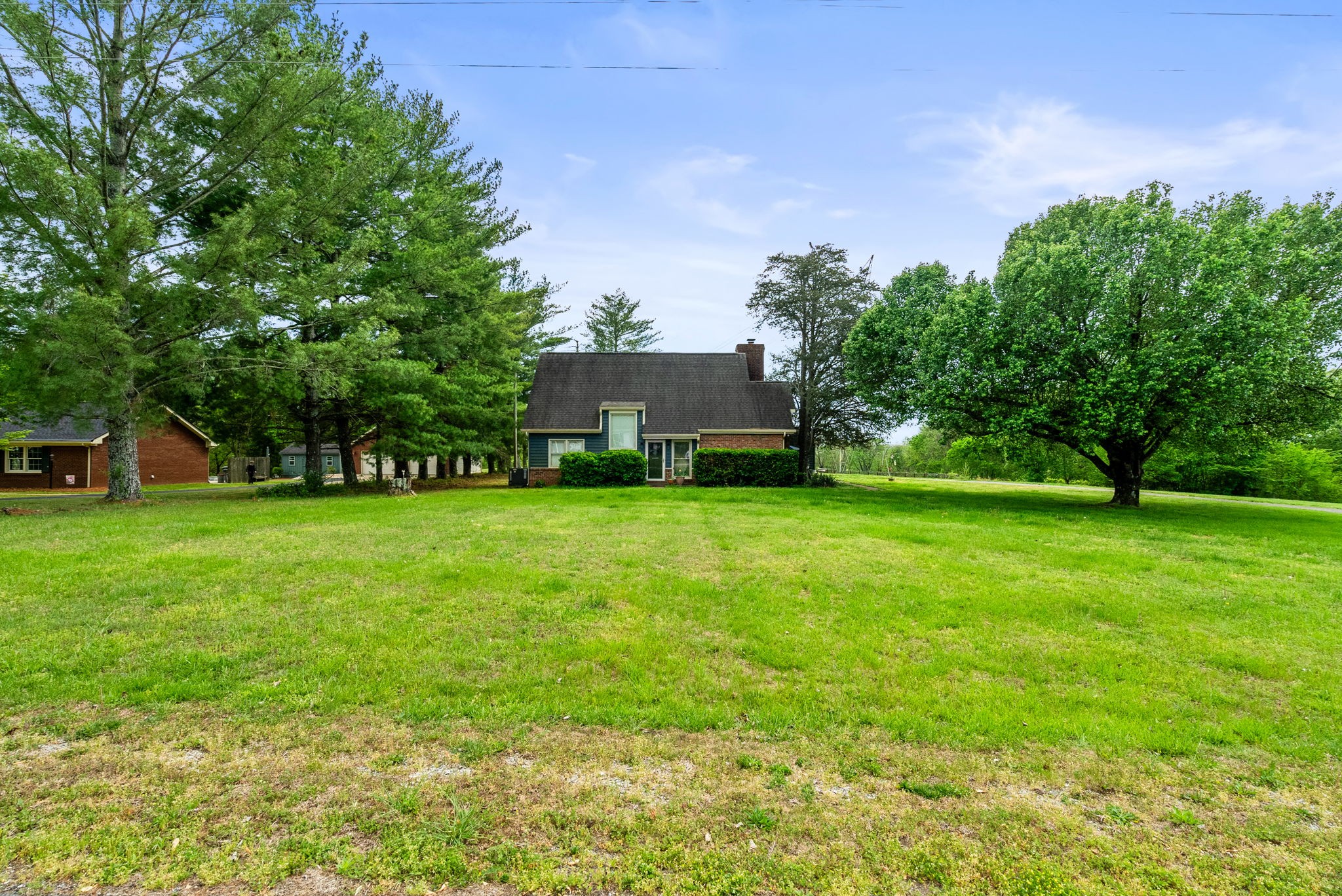 674 Lakeside Drive Springfield, TN 37172 - Photo 6 of 44 a view of a house with a yard
