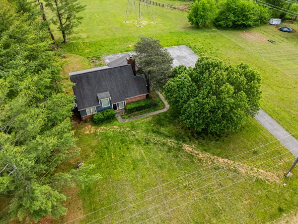 $435,000 | 674 Lakeside Drive, Springfield, TN 37172