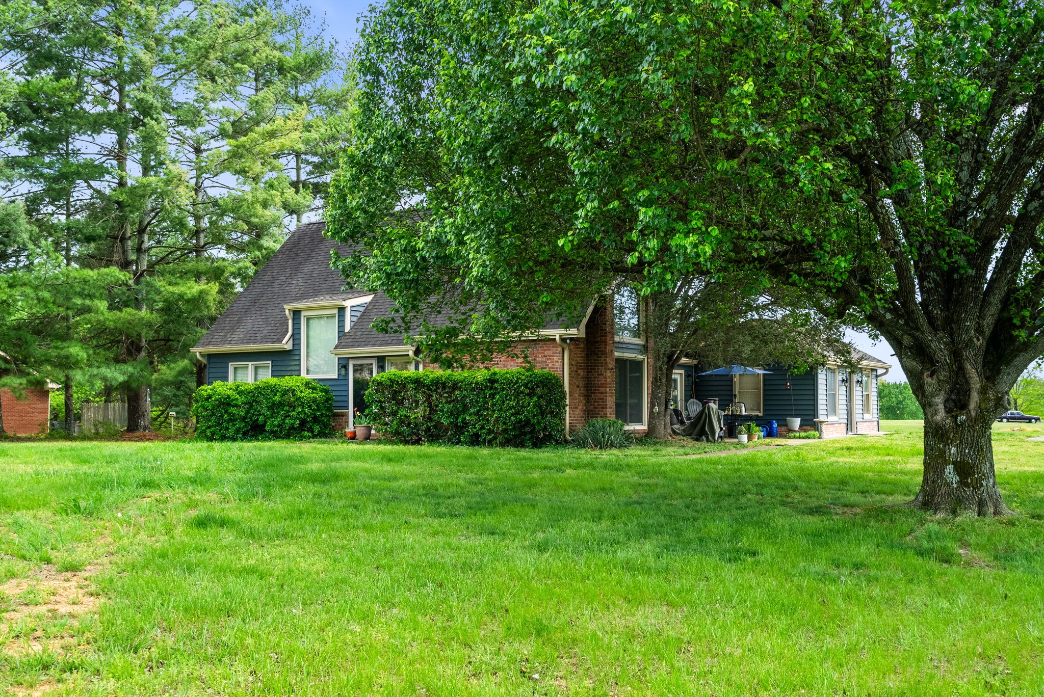 674 Lakeside Drive Springfield, TN 37172 - Photo 8 of 44 a front view of house with yard and green space