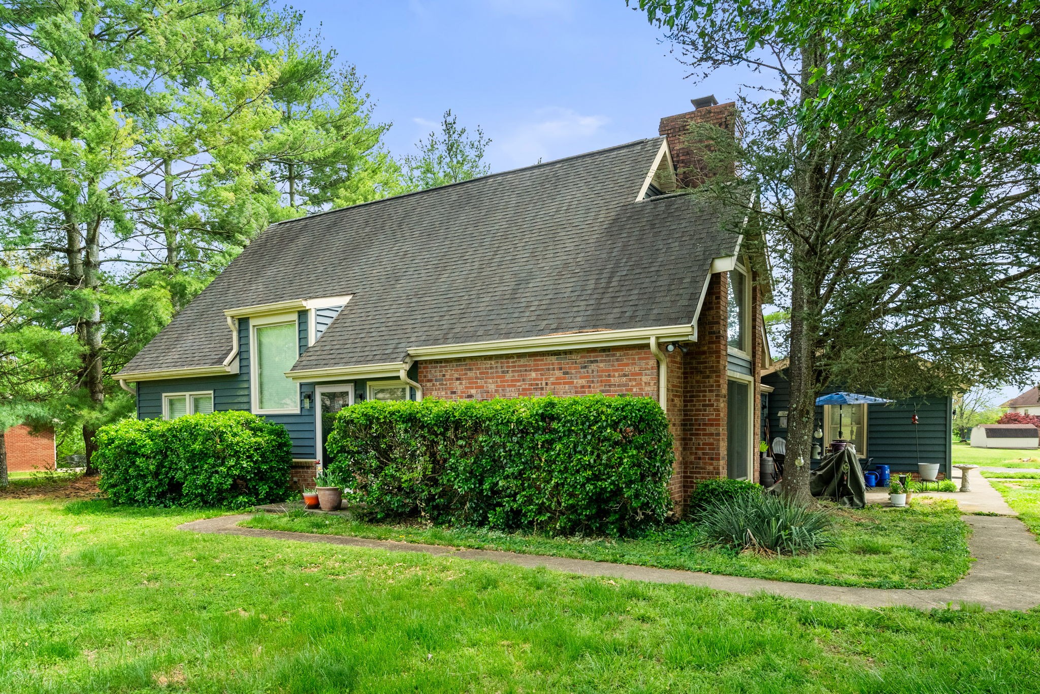 674 Lakeside Drive Springfield, TN 37172 - Photo 9 of 44 a front view of a house with a yard