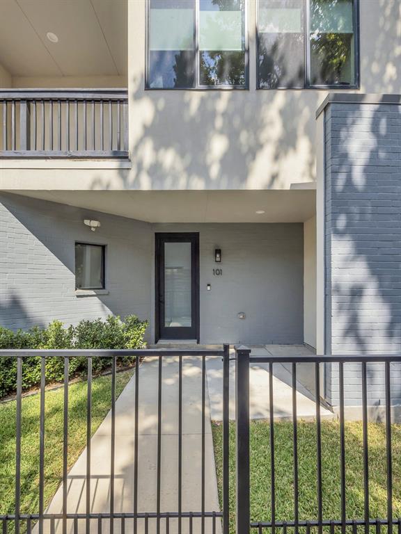 4703 Munger Avenue, Unit 101 Dallas, TX 75204 - Photo 20 of 26 a view of a balcony