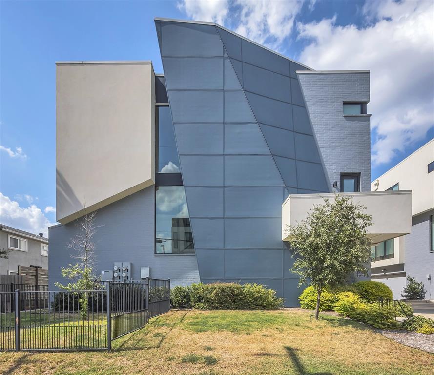 4703 Munger Avenue, Unit 101 Dallas, TX 75204 - Photo 26 of 26 a view of a backyard