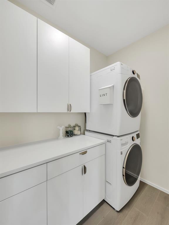 4703 Munger Avenue, Unit 101 Dallas, TX 75204 - Photo 9 of 26 a utility room with sink dryer and washer