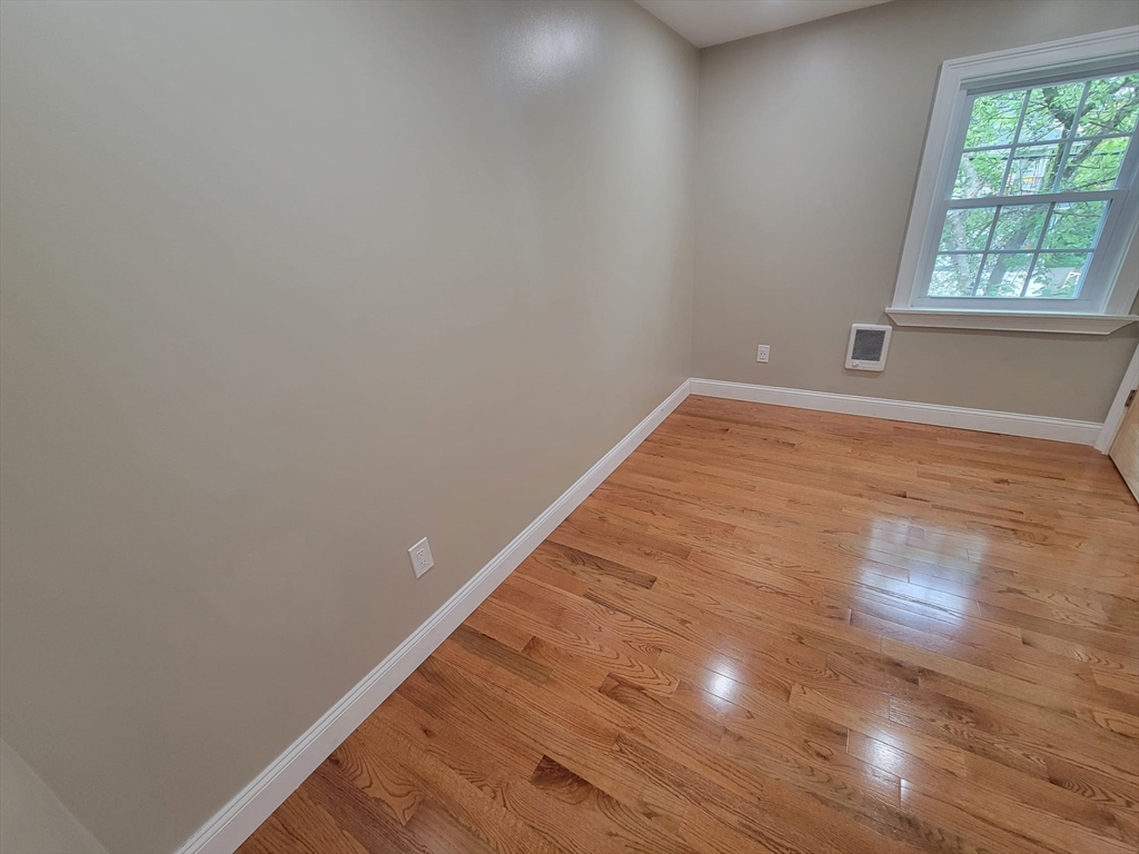 37 Ekman Street Worcester, MA 01607 - Photo 13 of 28