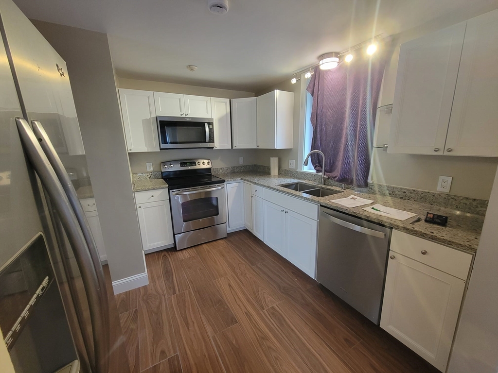 37 Ekman Street Worcester, MA 01607 - Photo 4 of 28