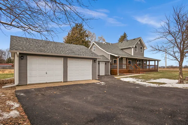 $449,900 | 2402 North 41st Road, Sheridan, IL 60551