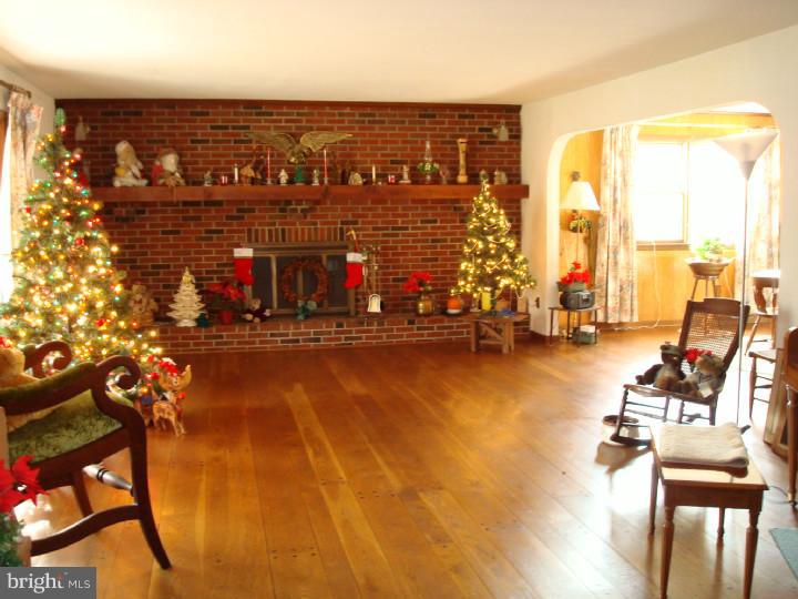 106 Christopher Mill Road Medford, NJ 08055 - Photo 3 of 17 Living Room