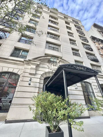 $4,300,000 | 43 West 64th Street, Unit PH9D | Upper West Side