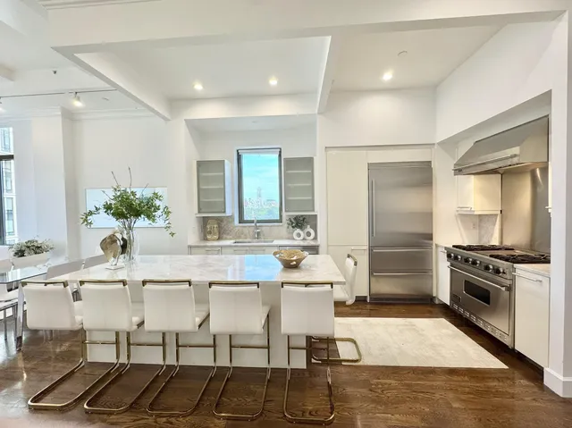 $4,300,000 | 43 West 64th Street, Unit PH9D | Upper West Side