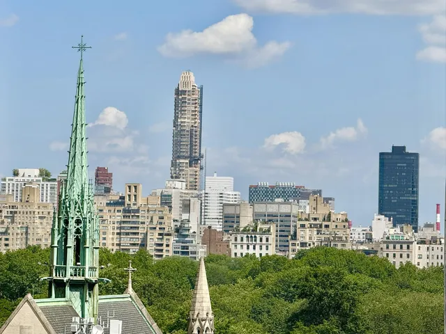 $4,300,000 | 43 West 64th Street, Unit PH9D | Upper West Side