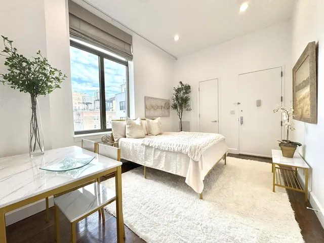 $4,300,000 | 43 West 64th Street, Unit PH9D | Upper West Side