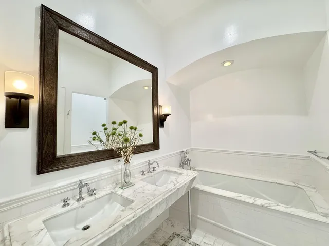 $4,300,000 | 43 West 64th Street, Unit PH9D | Upper West Side