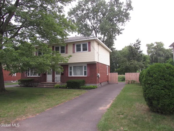 $2,200 | 34 B Commodore Street, Colonie, NY 12205