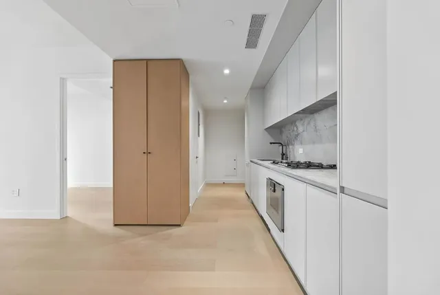 $1,920,000 | 250 East 25th Street, Unit 10E | Kips Bay