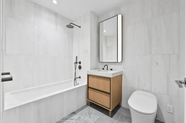 $1,920,000 | 250 East 25th Street, Unit 10E | Kips Bay