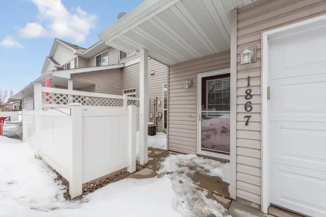 $224,900 | 1867 Bridgewater Boulevard South, Cambridge, MN 55008