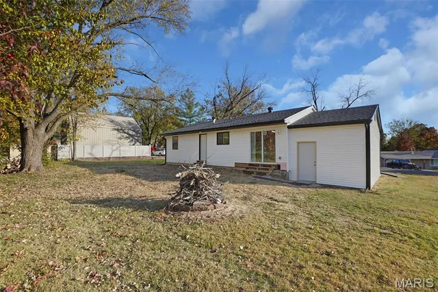 $299,900 | 2 Royal Drive, O'Fallon, MO 63366