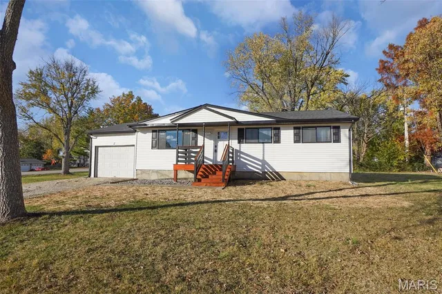 $299,900 | 2 Royal Drive, O'Fallon, MO 63366