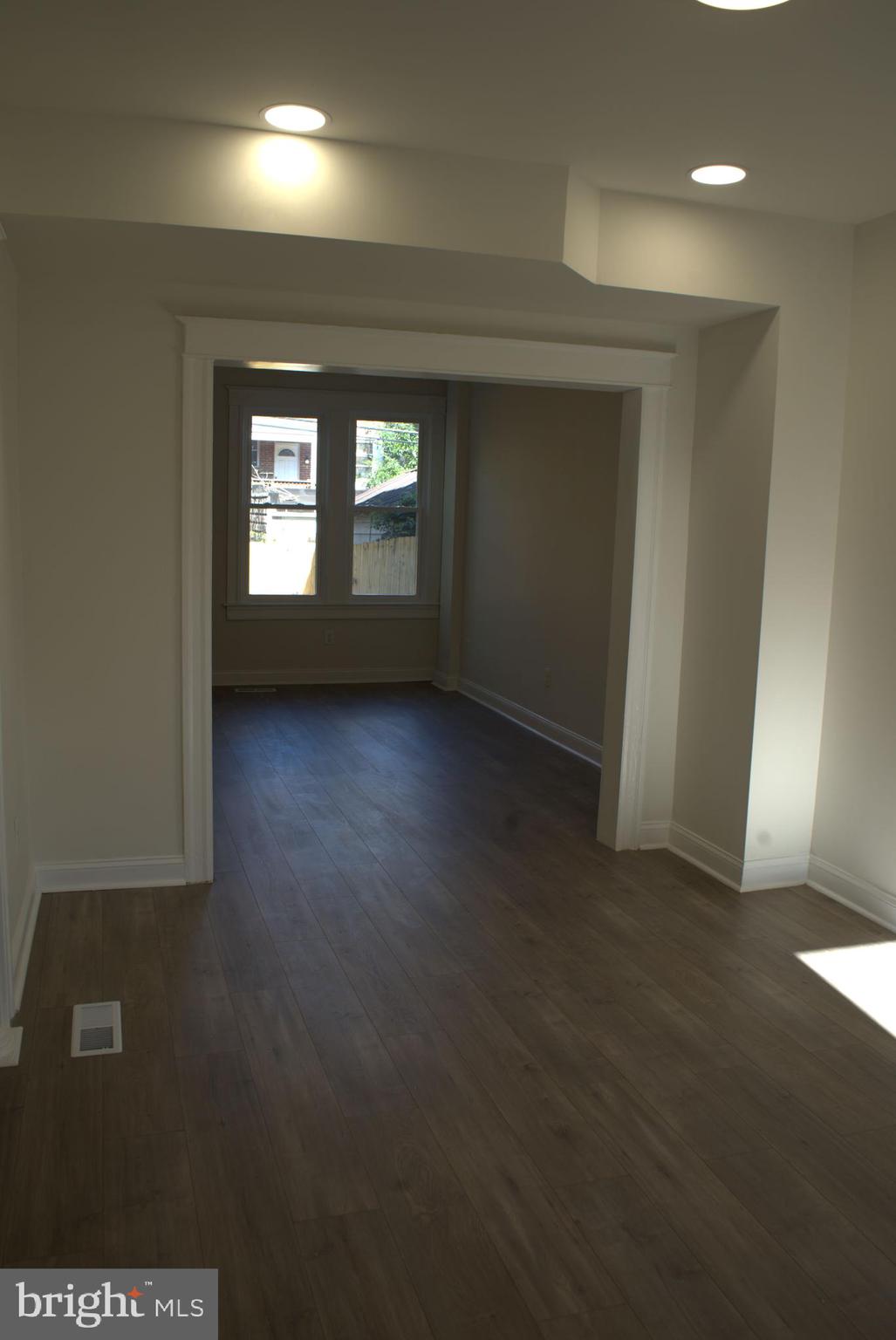 117 South Wickham Road Baltimore, MD 21229 - Photo 17 of 121 LR6