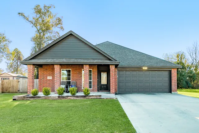 $285,000 | 2518 Ridgewood Drive, West Columbia, TX 77486