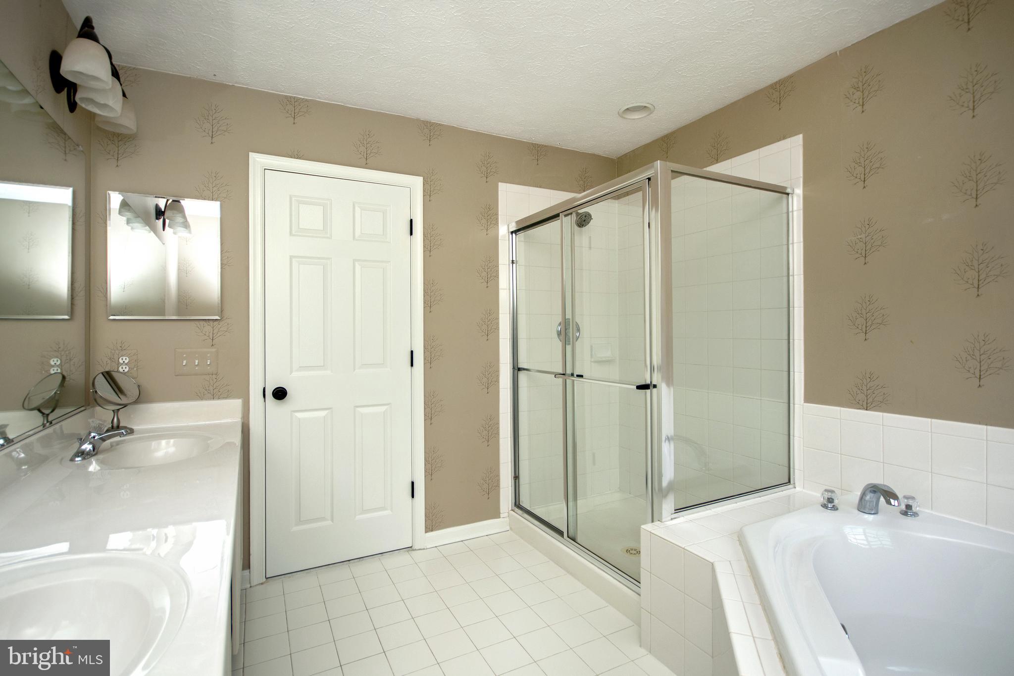 3134 Raking Leaf Drive Abingdon, MD 21009 - Photo 12 of 21 Master bath w/dual vanity ,shower, garden tub