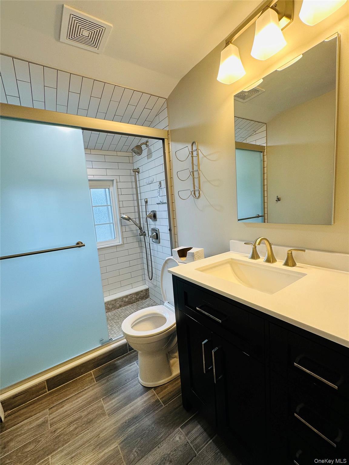 86 Shepherd Lane Levittown, NY 11756 - Photo 15 of 32