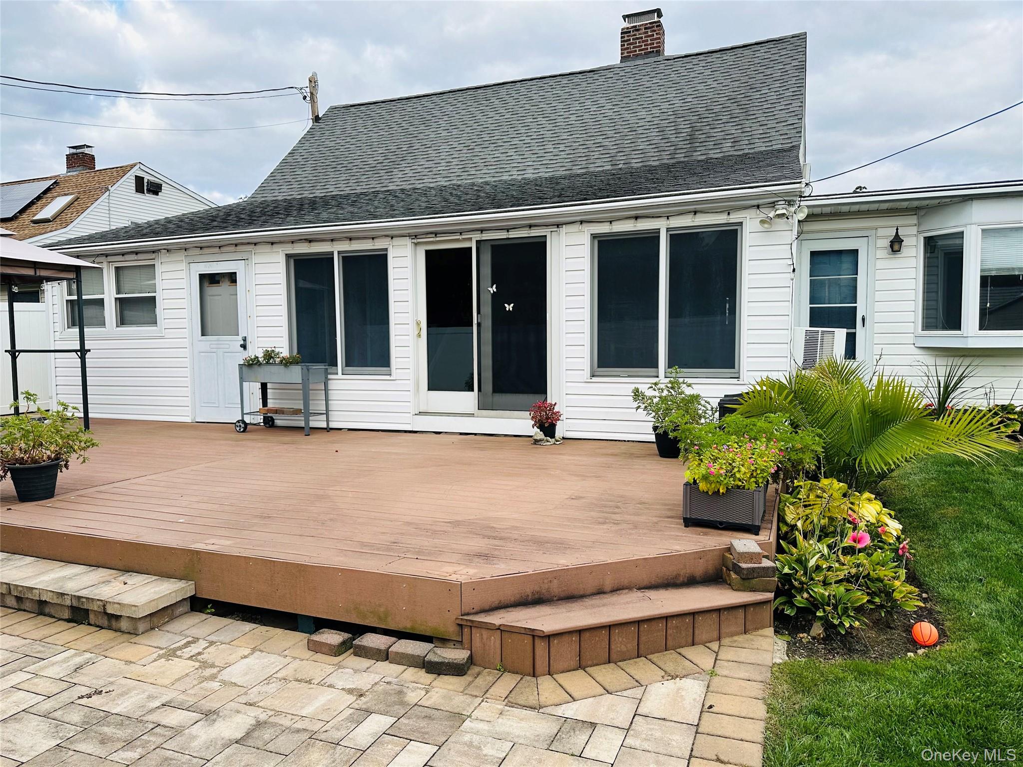 86 Shepherd Lane Levittown, NY 11756 - Photo 28 of 32