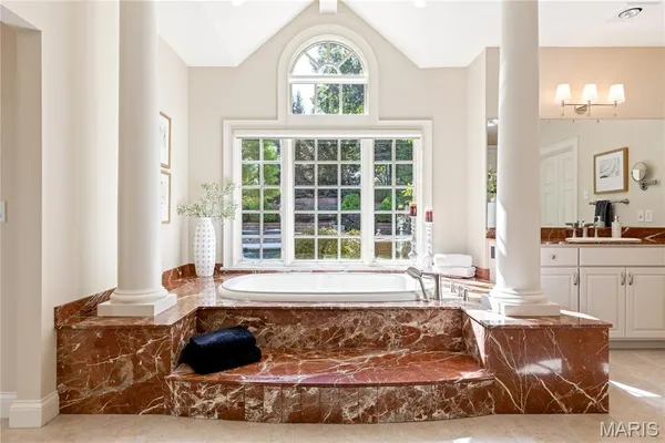 $3,389,000 | 29 Muirfield Lane, Town and Country, MO 63141