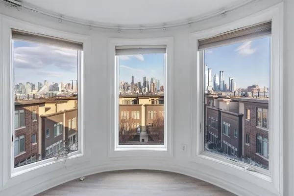 $5,500 | 34 Cambridge Way, Weehawken, NJ 07086