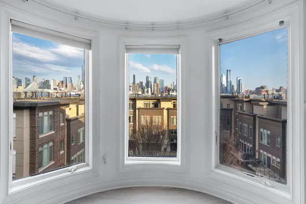 $5,500 | 34 Cambridge Way, Weehawken, NJ 07086