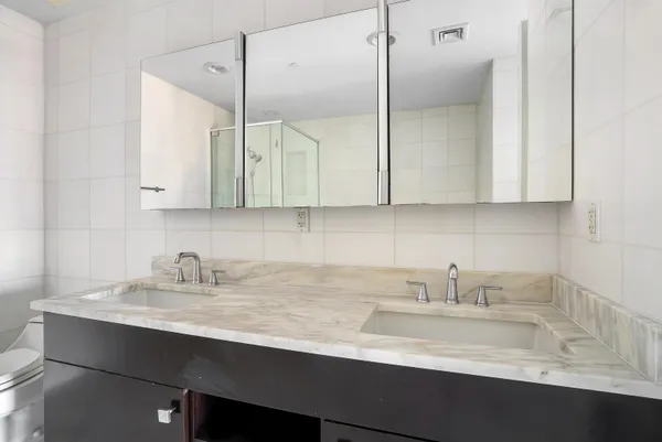$5,500 | 34 Cambridge Way, Weehawken, NJ 07086