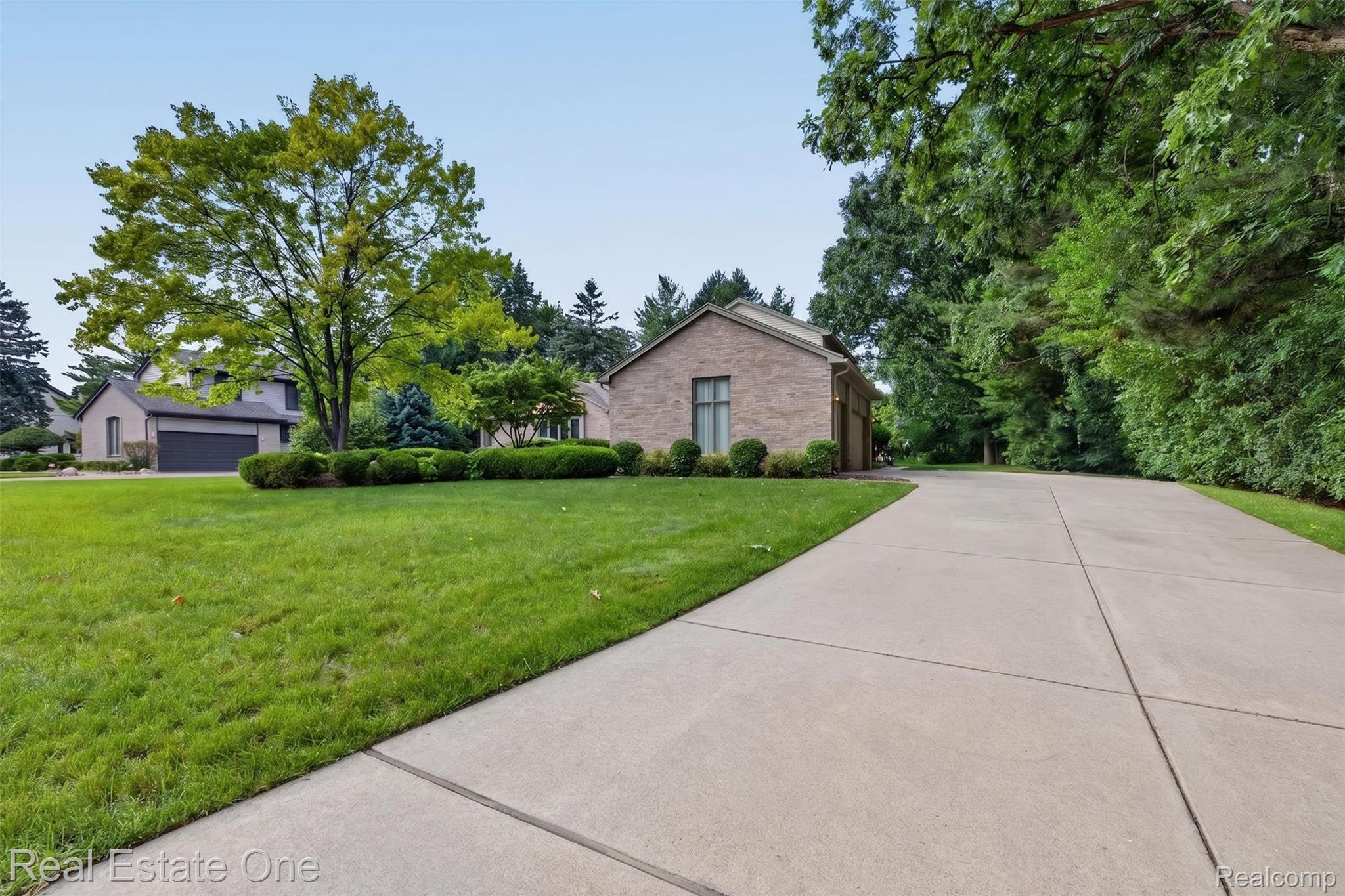 3400 Wedgewood Drive Rochester, MI 48306 - Photo 44 of 49 64) Front.jpg