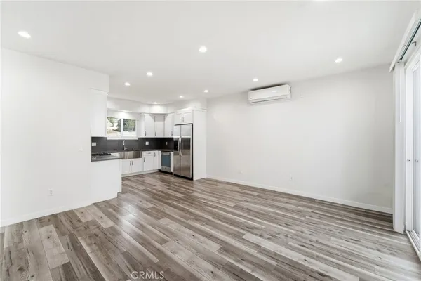 $3,500 | 15942 Valerio Street, Van Nuys, CA 91406