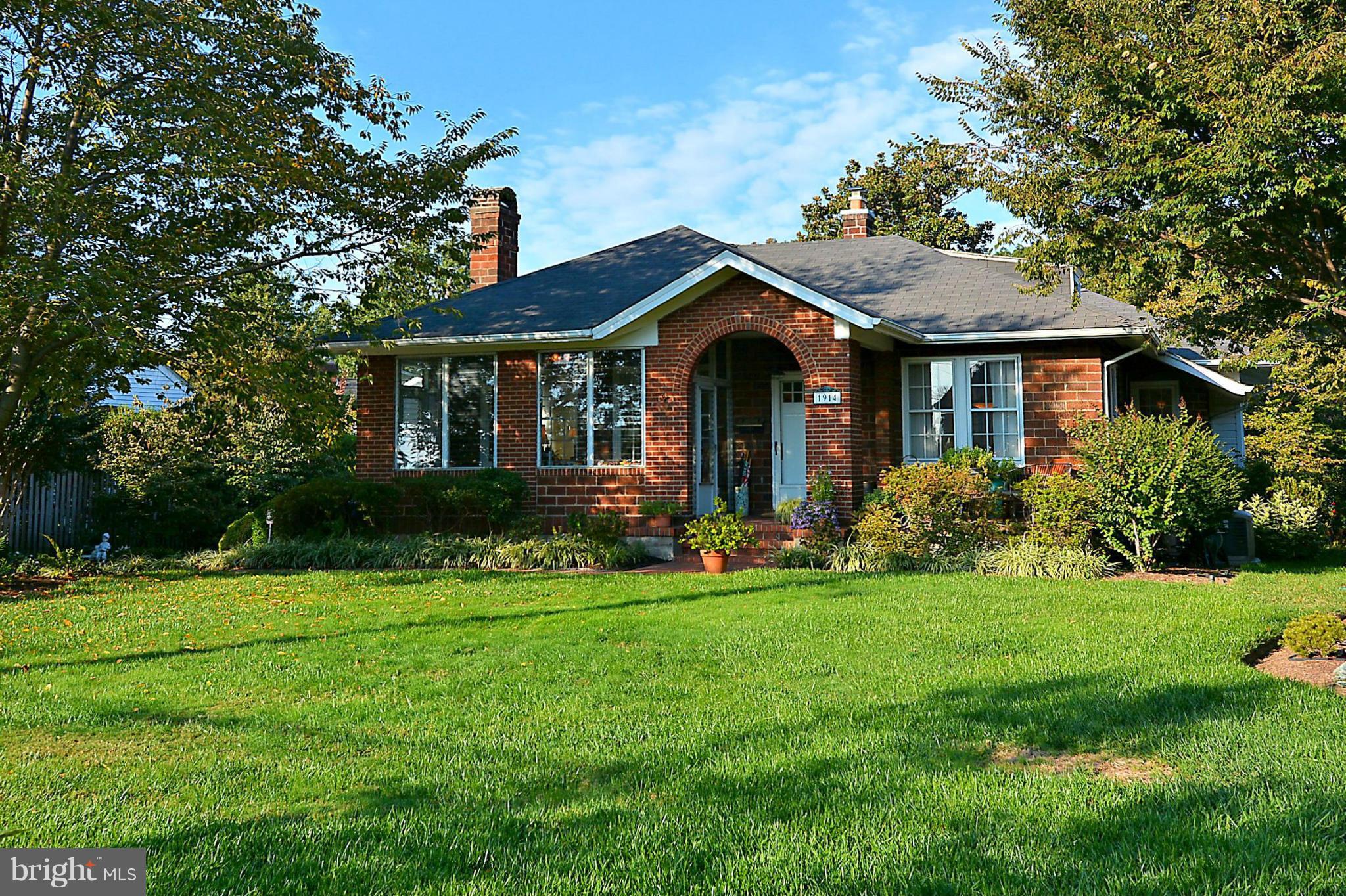 1914 South Arlington Ridge Road Arlington, VA 22202 - Photo 1 of 30 WELCOME HOME!!