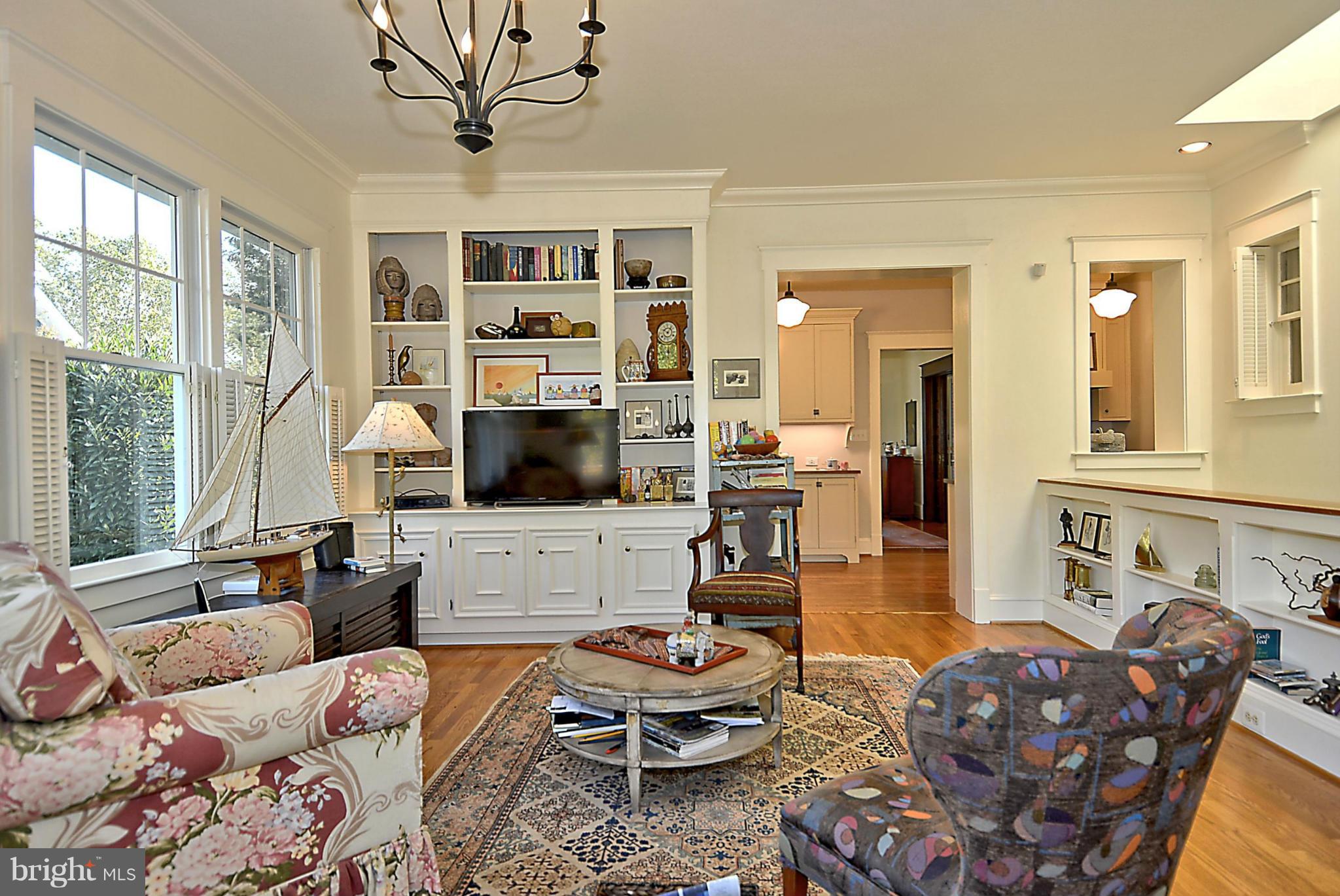 1914 South Arlington Ridge Road Arlington, VA 22202 - Photo 15 of 30 Huge Family Room Addition Opens to Deck!