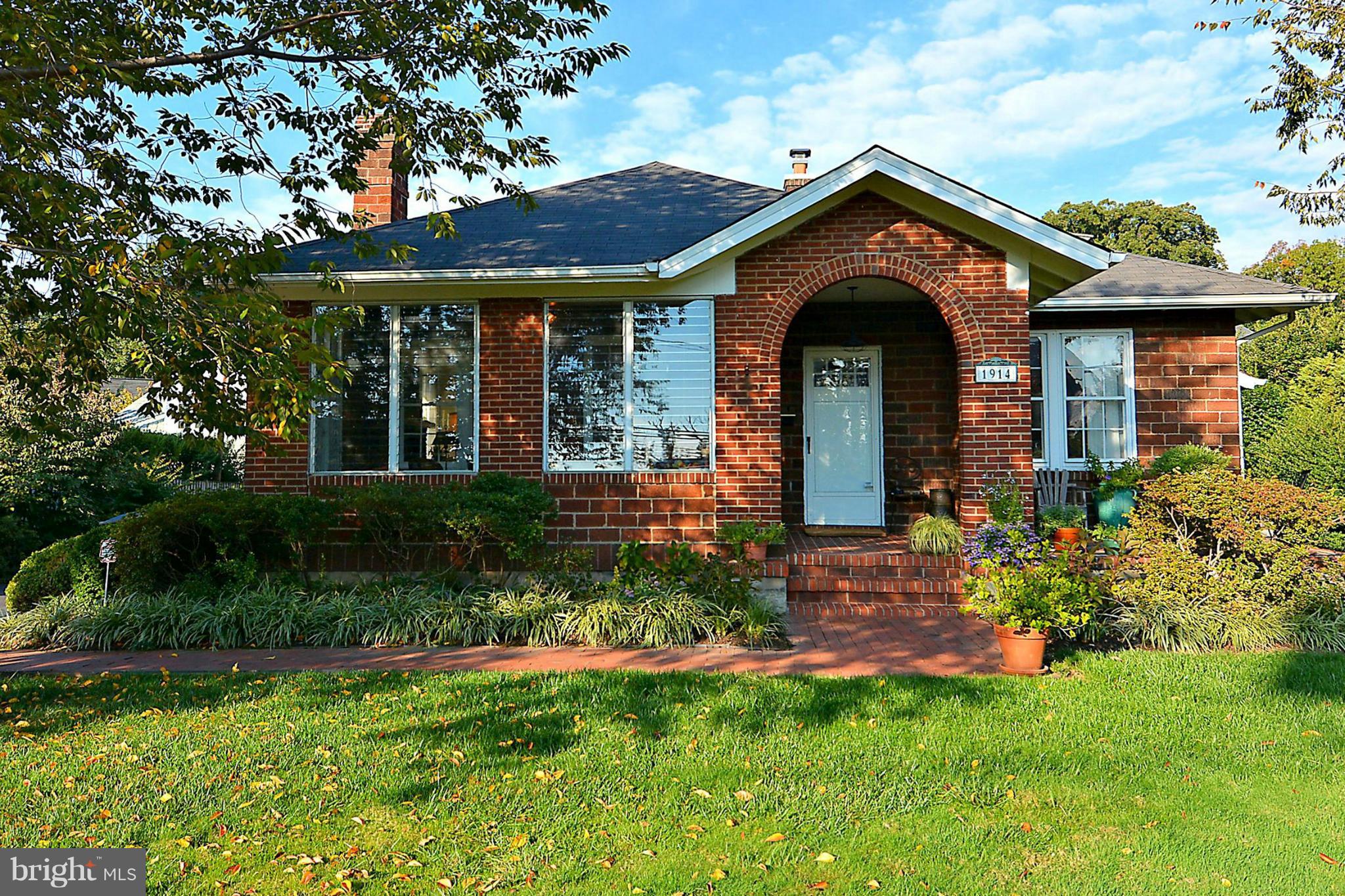 1914 South Arlington Ridge Road Arlington, VA 22202 - Photo 3 of 30 Haydite Brick 1920's Bunglow!