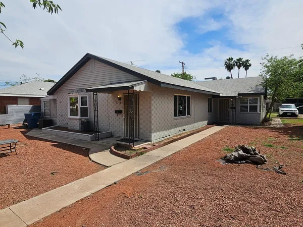 $1,300 | 2141 East Osborn Road, Phoenix, AZ 85016