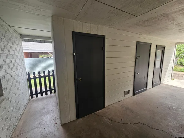 $1,300 | 2141 East Osborn Road, Phoenix, AZ 85016