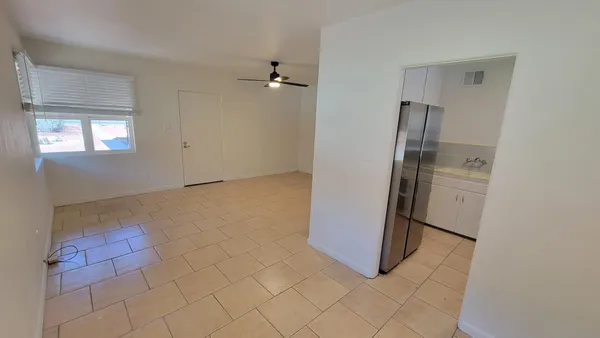 $1,300 | 2141 East Osborn Road, Phoenix, AZ 85016