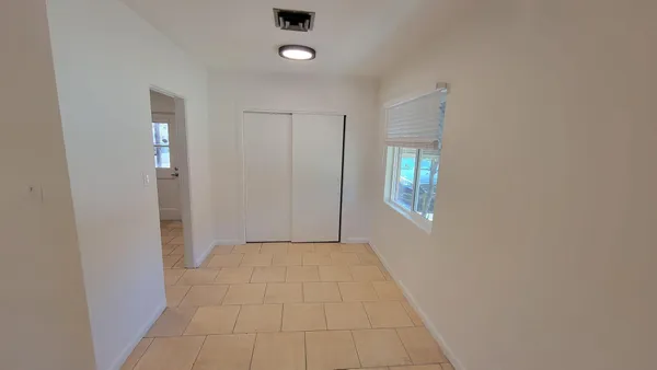 $1,300 | 2141 East Osborn Road, Phoenix, AZ 85016