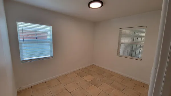 $1,300 | 2141 East Osborn Road, Phoenix, AZ 85016