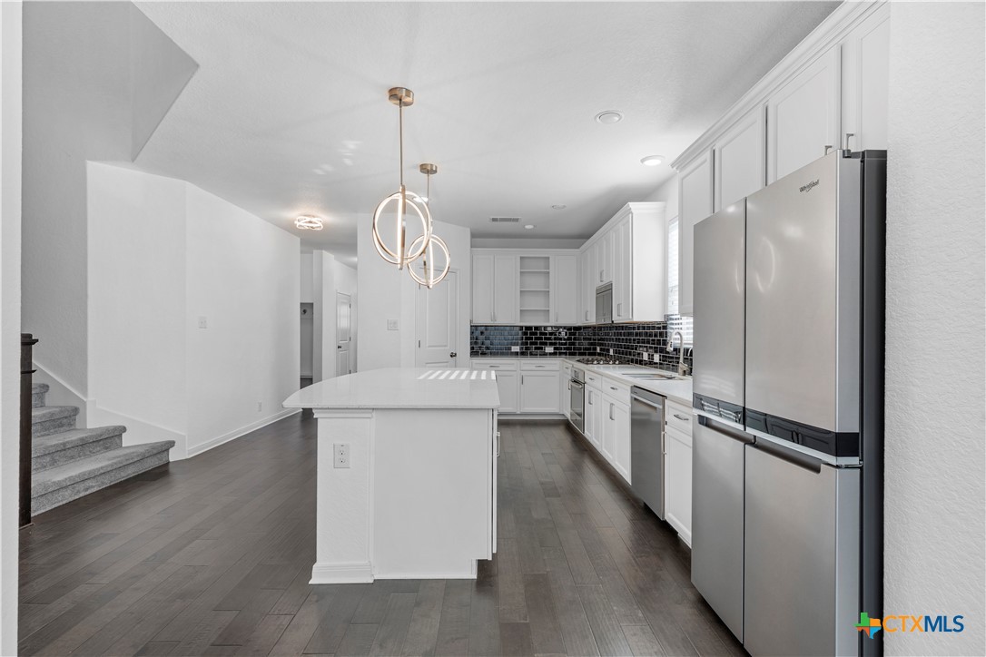 619 Hidden View Street New Braunfels, TX 78130 - Photo 3 of 35