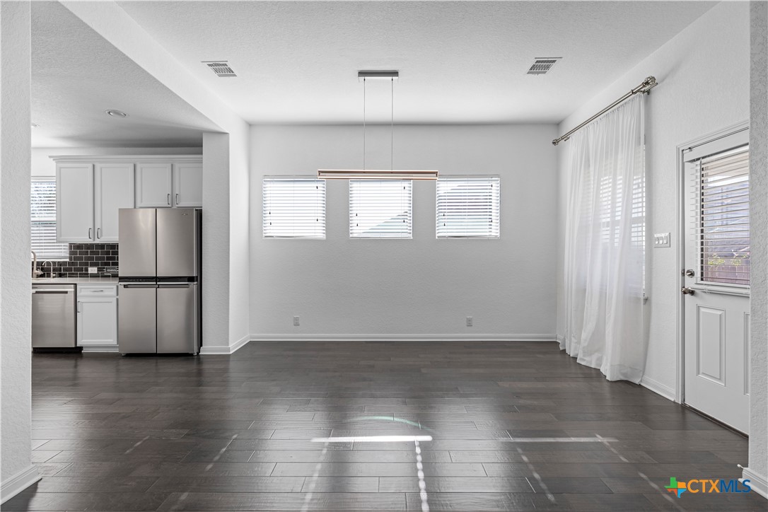 619 Hidden View Street New Braunfels, TX 78130 - Photo 8 of 35