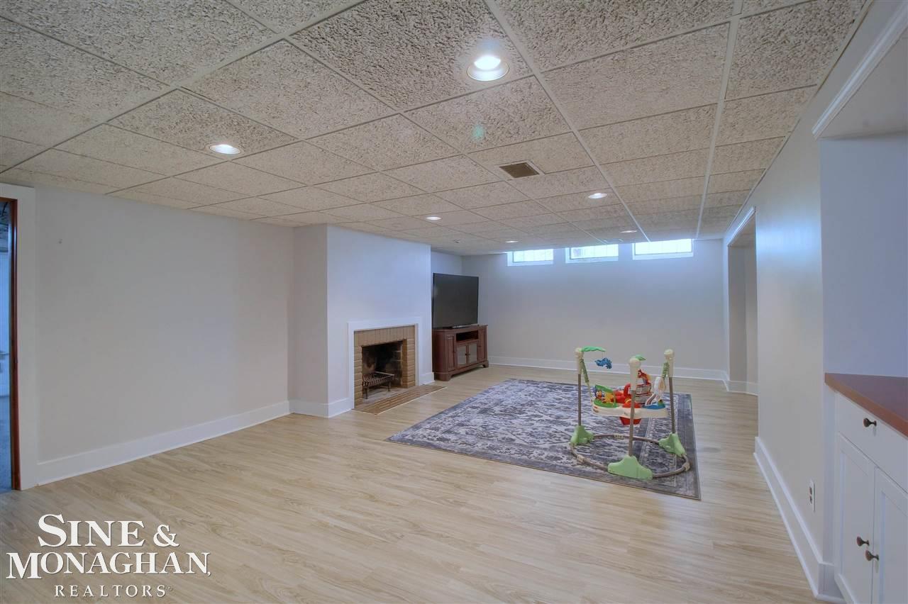 283 Merriweather Road Grosse Pointe Farms, MI 48236 - Photo 23 of 32
